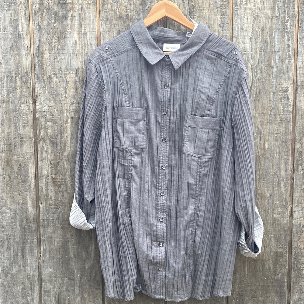 Avenue Gray 3/4 Sleeve Button Down Shirt with Notched Collar Size 30/32 NWT
